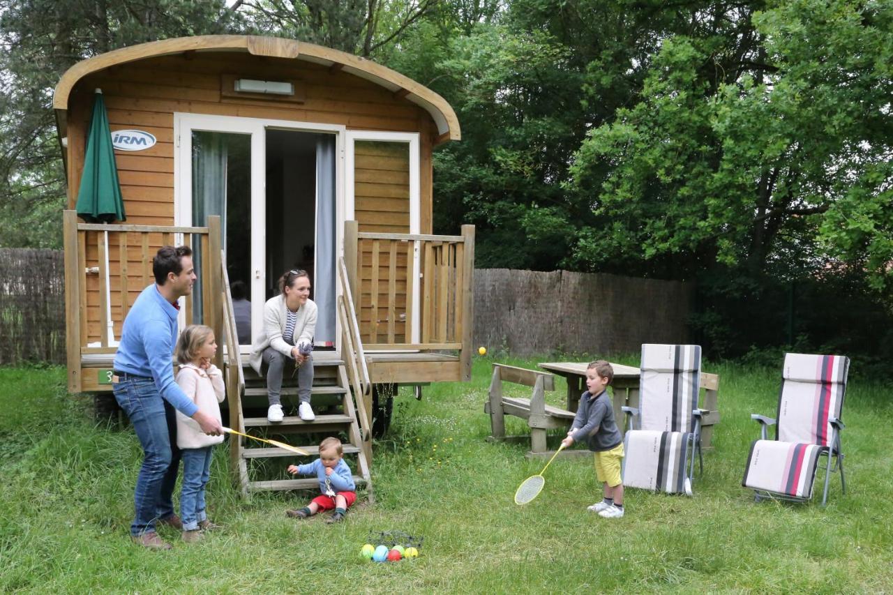 Camping Le Nid Du Parc Виллар-ле-Домб Экстерьер фото