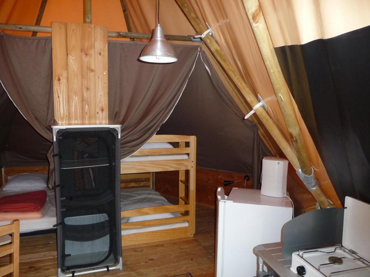 Camping Le Nid Du Parc Виллар-ле-Домб Экстерьер фото