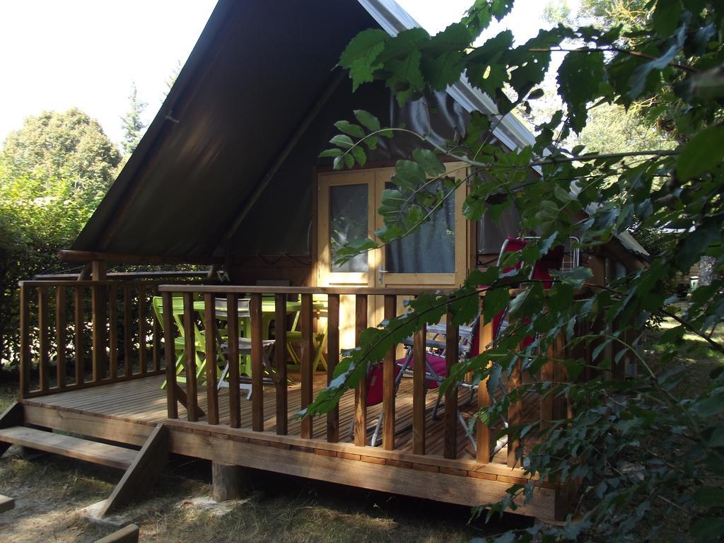 Camping Le Nid Du Parc Виллар-ле-Домб Экстерьер фото