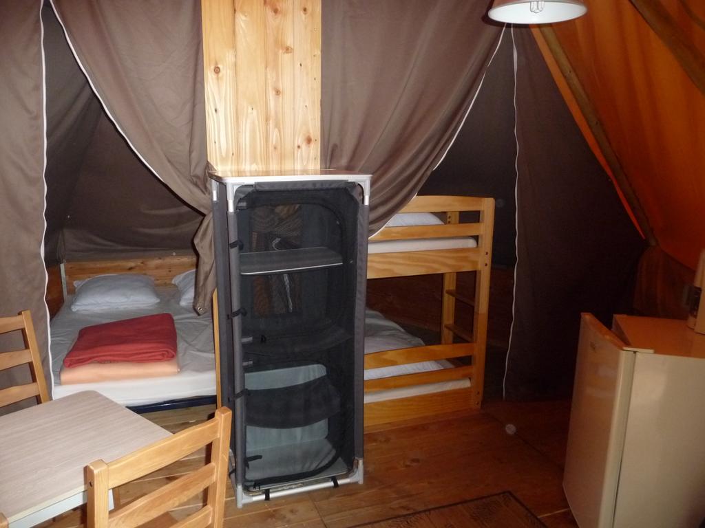 Camping Le Nid Du Parc Виллар-ле-Домб Экстерьер фото